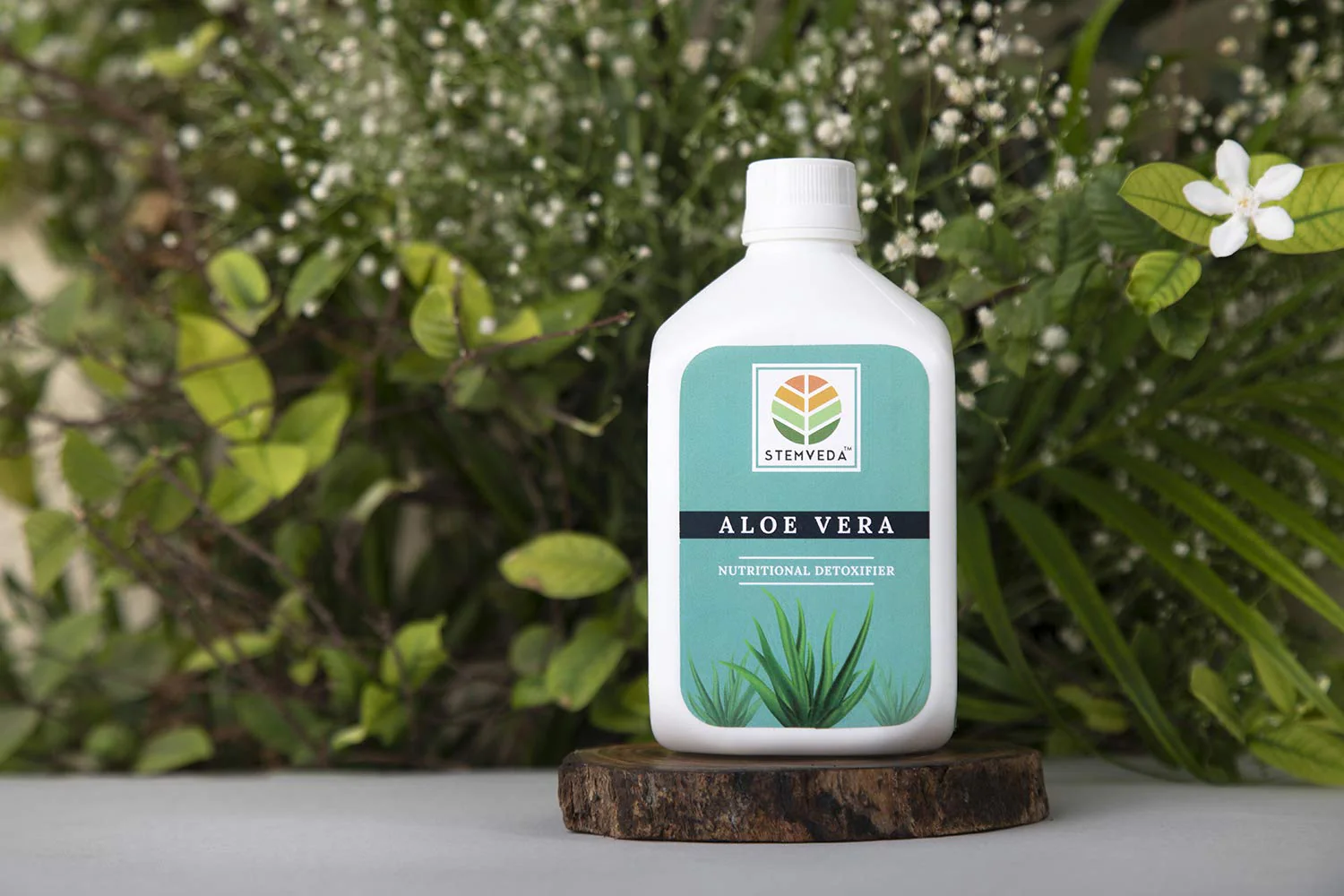 Stemveda Pure Aloe Vera Juice With Pulp Nutritional Detoxifier For Skin & Hair Natural, Sugar Free, Health Care | 1 Litre 2.2lbs - Image 4